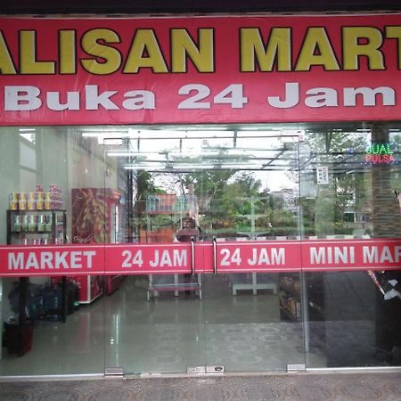 ホテルWisma Bintang Lima プカンバル エクステリア 写真