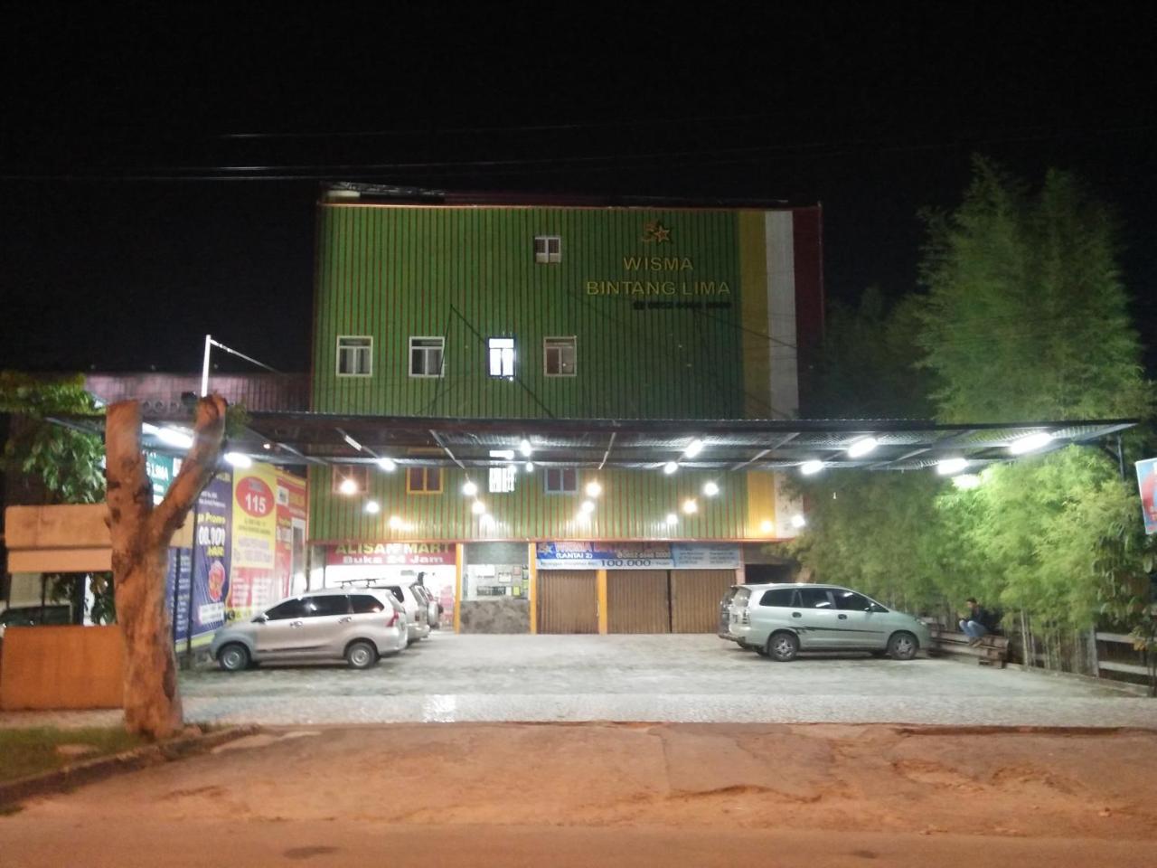 ホテルWisma Bintang Lima プカンバル エクステリア 写真